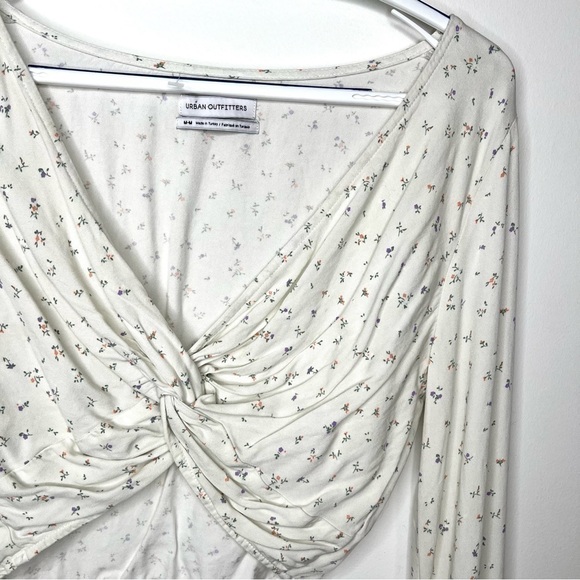 Urban Outfitters Madison Twist-Front Dainty Floral  Off White Cropped Blouse - Picture 6 of 13